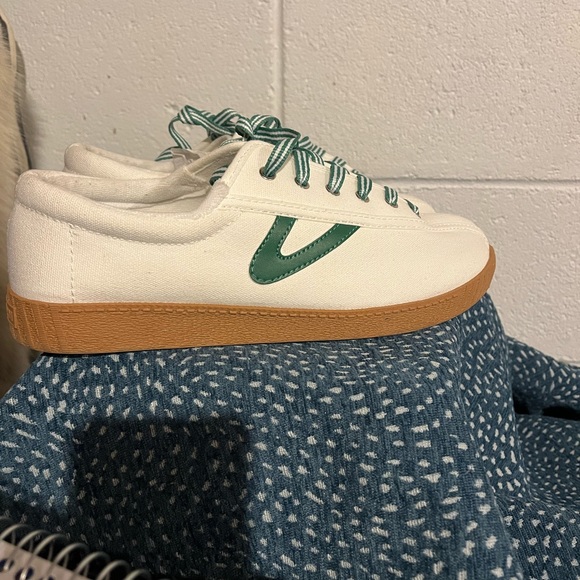 New without tags Tretorn canvas sneaker - Picture 6 of 8